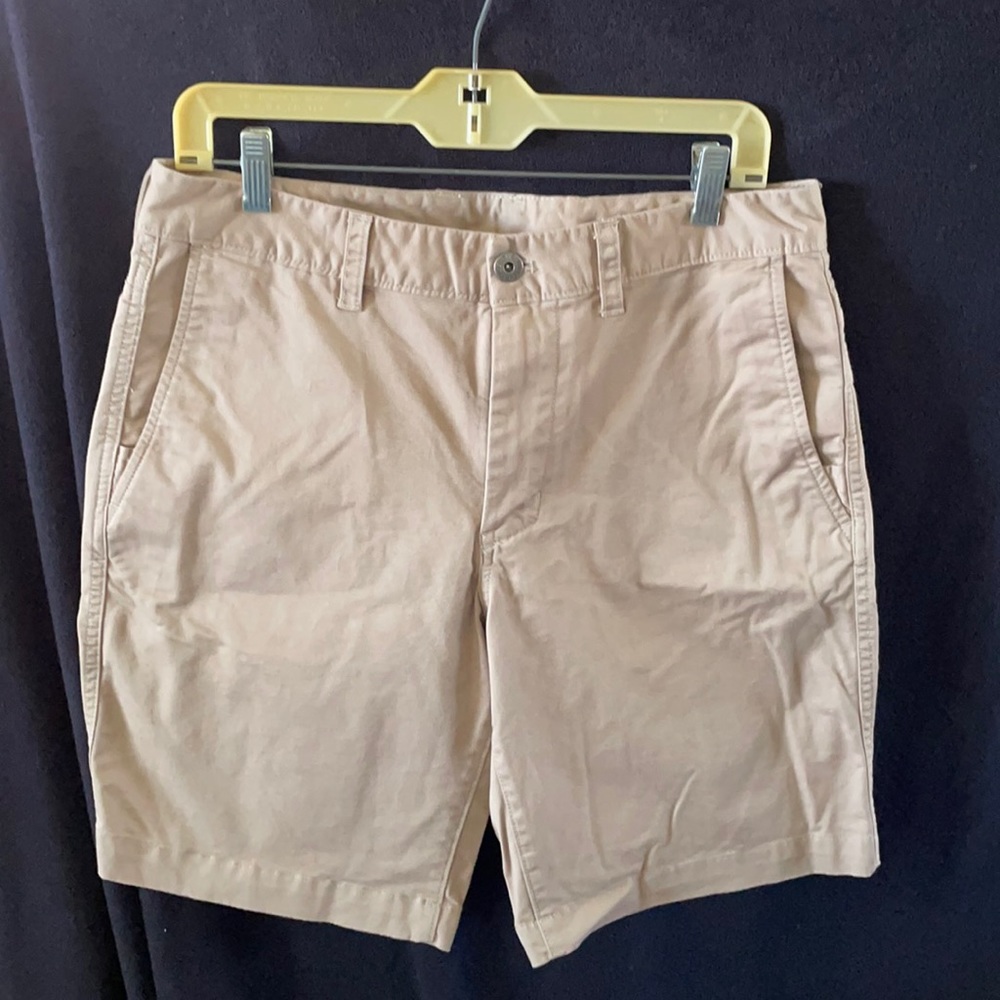 Men’s Northface khaki shorts